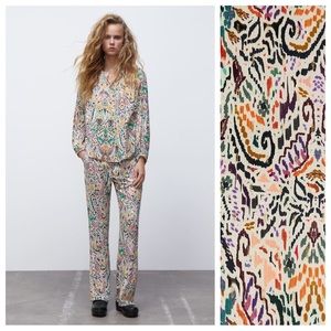 NWT. Zara Multicolored Printed Flared High-Waisted Trousers. Size M.